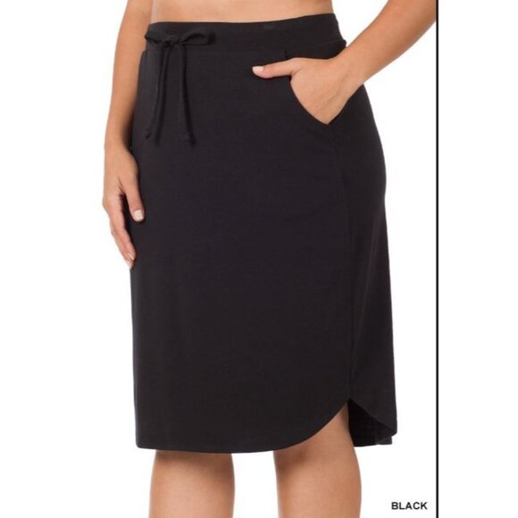 #1034 Zenana NWOT Plus Black Self Tie Tulip Hem Skirt Side Pockets Sizes 1X-3X - Picture 1 of 1